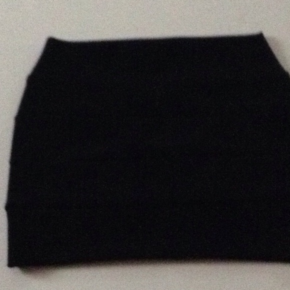 Black skirt - Picture 2 of 4